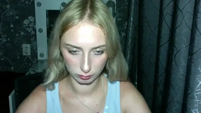 Snapshot of ellisweets chatting on August 6, 2026, 8:22 pm ellisweets online show from August 6, 2026, 8:22 pm