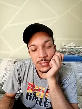 Snapshot of WillemPine chatting on July 21, 2026, 2:52 pm WillemPine online show from July 21, 2026, 2:52 pm