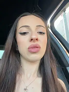 MoonLinaa online show from July 19, 2026, 1:59 pm