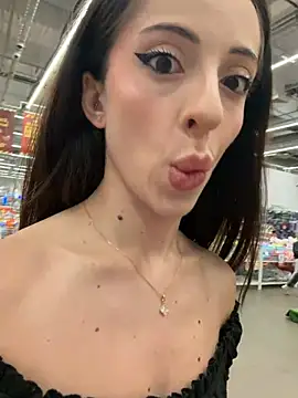 MoonLinaa online show from July 22, 2026, 11:24 am