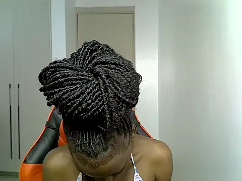 Snapshot of spot_curvy chatting on August 6, 2026, 12:23 am spot curvy online show from August 6, 2026, 12:23 am