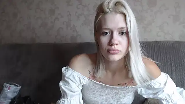 Snapshot of BlondyLedy chatting on July 22, 2026, 8:39 am BlondyLedy online show from July 22, 2026, 8:39 am
