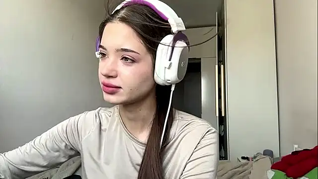 NicolleBarreto online show from July 22, 2026, 4:59 am