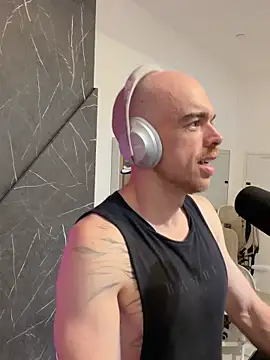 Snapshot of logan2kelly chatting on July 27, 2026, 3:30 pm logan2kelly online show from July 27, 2026, 3:30 pm
