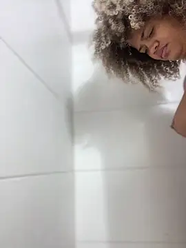 Snapshot of riri_brunnete chatting on February 8, 2025, 12:50 pm riri brunnete online show from February 8, 2025, 12:50 pm