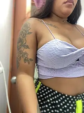 Snapshot of riri_brunnete chatting on February 22, 2025, 12:51 pm riri brunnete online show from February 22, 2025, 12:51 pm