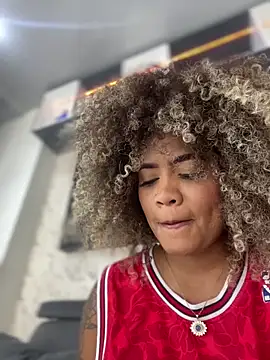 Snapshot of riri_brunnete chatting on March 2, 2025, 7:45 pm riri brunnete online show from March 2, 2025, 7:45 pm