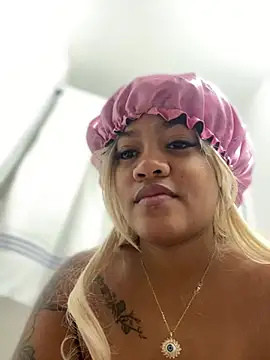 Snapshot of riri_brunnete chatting on March 8, 2025, 12:09 pm riri brunnete online show from March 8, 2025, 12:09 pm