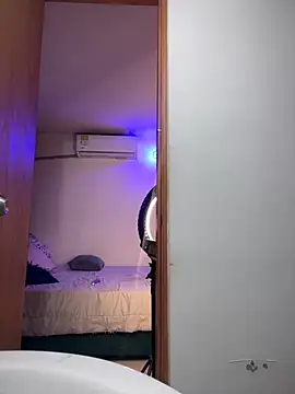 Snapshot of riri_brunnete chatting on September 20, 2025, 4:13 am riri brunnete online show from September 20, 2025, 4:13 am