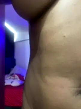 Snapshot of riri_brunnete chatting on October 23, 2025, 7:23 pm riri brunnete online show from October 23, 2025, 7:23 pm