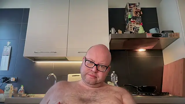 theitalianbear online show from February 5, 2025, 8:32 am