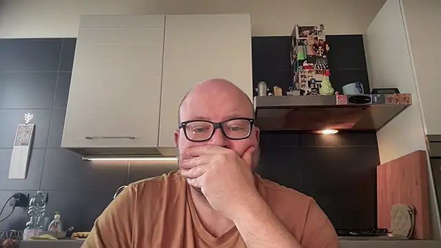 theitalianbear online show from March 23, 2025, 6:37 am