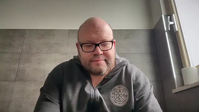 theitalianbear online show from October 3, 2025, 7:05 am