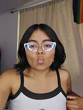 Snapshot of MoonVanesa chatting on August 2, 2026, 4:05 pm MoonVanesa online show from August 2, 2026, 4:05 pm