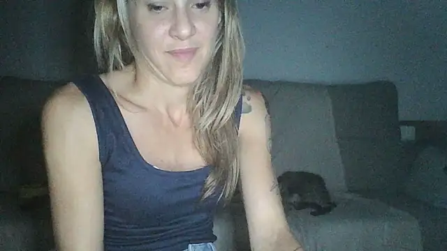 Snapshot of Viciosillaa chatting on August 4, 2026, 11:07 pm Viciosillaa online show from August 4, 2026, 11:07 pm