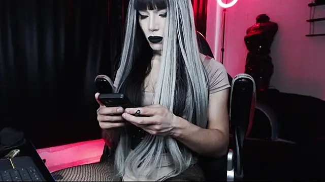 april simons2 online show from October 26, 2025, 10:04 pm