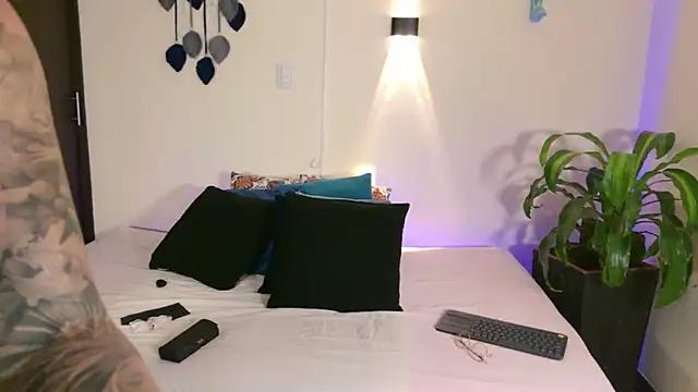 Snapshot of VainillaSecret chatting on August 1, 2026, 1:43 pm VainillaSecret online show from August 1, 2026, 1:43 pm