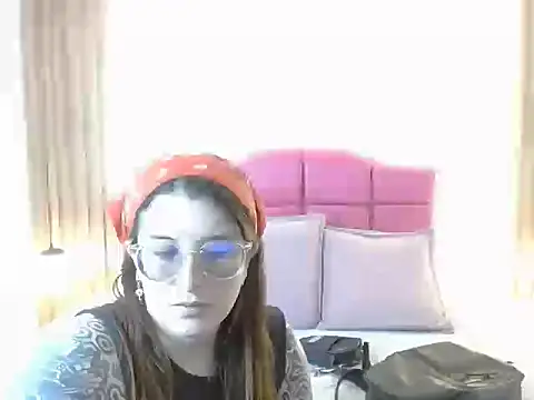 Snapshot of Dacotafox_ chatting on August 3, 2026, 8:34 pm Dacotafox online show from August 3, 2026, 8:34 pm