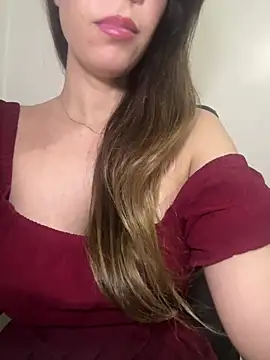 Snapshot of MagnoliaVale chatting on August 3, 2026, 8:01 pm MagnoliaVale online show from August 3, 2026, 8:01 pm