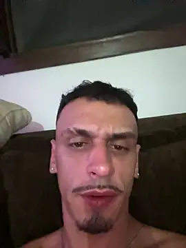 jhonny0416 online show from August 3, 2026, 11:41 pm