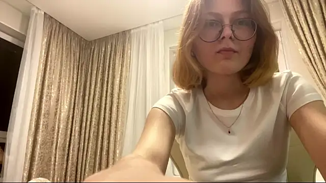 ViennaKiss online show from August 7, 2026, 11:45 am