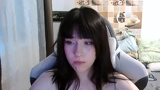 Snapshot of EvaHurt chatting on August 6, 2026, 4:42 pm EvaHurt online show from August 6, 2026, 4:42 pm