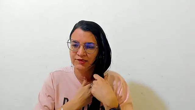 MARILYN GARCIA online show from December 4, 2025, 12:58 pm