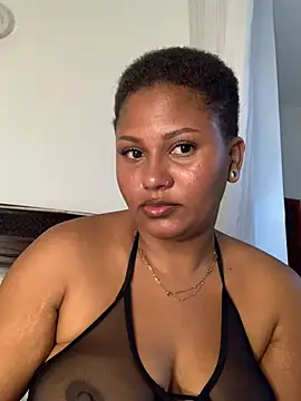 Snapshot of madelltheebony chatting on August 6, 2026, 1:40 am madelltheebony online show from August 6, 2026, 1:40 am