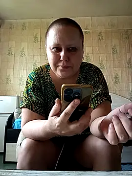 Snapshot of Linda070481 chatting on August 5, 2026, 7:55 am Linda070481 online show from August 5, 2026, 7:55 am