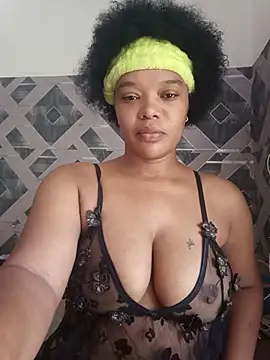 Snapshot of travieza769 chatting on August 7, 2026, 5:04 pm travieza769 online show from August 7, 2026, 5:04 pm