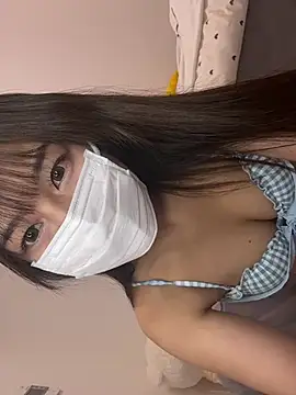 Snapshot of SakuraMochan chatting on August 8, 2026, 1:57 pm SakuraMochan online show from August 8, 2026, 1:57 pm