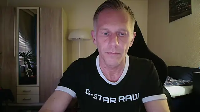 slaveboy2016xh online show from June 7, 2026, 8:23 pm