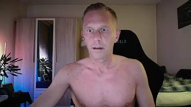 slaveboy2016xh online show from June 23, 2026, 11:14 pm