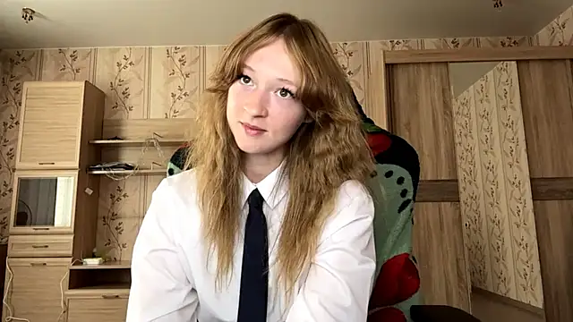 Snapshot of SalmonWhip chatting on August 10, 2026, 2:04 am SalmonWhip online show from August 10, 2026, 2:04 am
