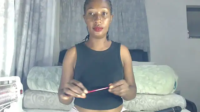 leanna23 online show from April 19, 2026, 3:17 am