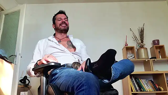 ChrisKox online show from April 23, 2026, 6:14 am