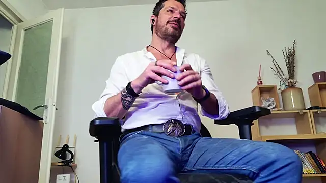 Snapshot of ChrisKox chatting on April 24, 2026, 2:03 am ChrisKox online show from April 24, 2026, 2:03 am