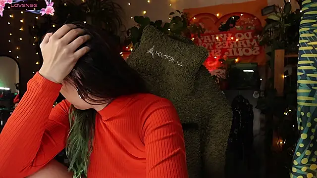 Dead Butterfly online show from October 21, 2025, 2:45 am