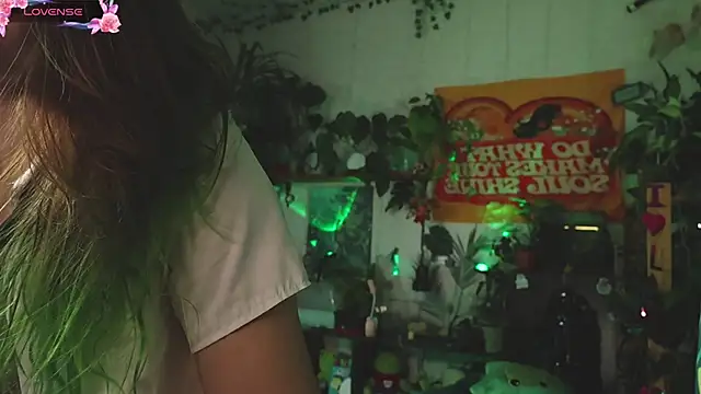 Dead Butterfly online show from November 2, 2025, 4:26 am