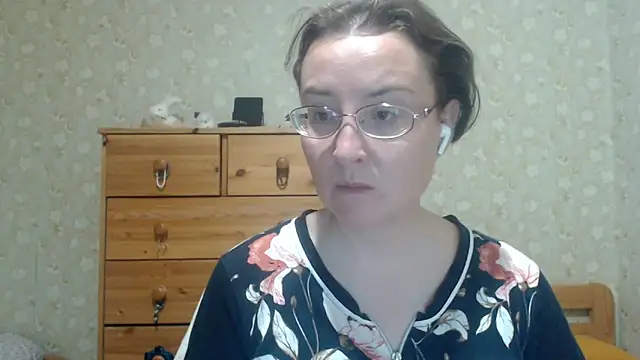 Snapshot of Smart_Rose chatting on May 25, 2026, 7:42 pm Smart Rose online show from May 25, 2026, 7:42 pm
