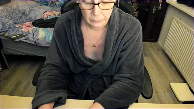 minoesje37 online show from December 15, 2024, 8:25 pm