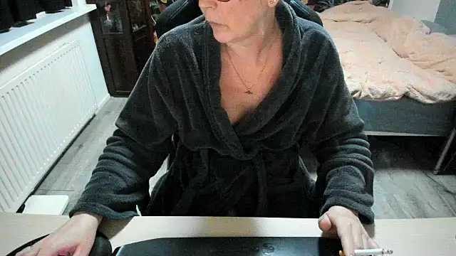 minoesje37 online show from February 22, 2025, 9:59 pm