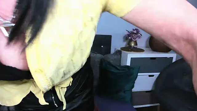 CrystalVip online show from April 22, 2026, 4:37 am