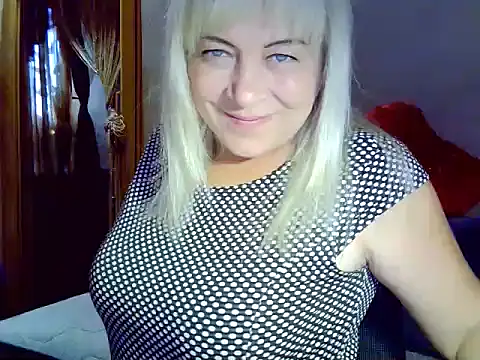 AgoniA7 online show from September 12, 2025, 4:01 am