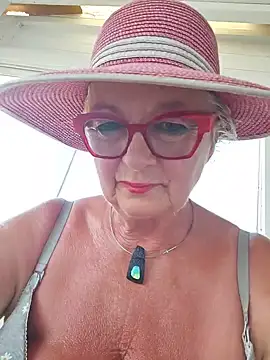 Snapshot of MucMilf59 chatting on July 4, 2026, 10:21 am MucMilf59 online show from July 4, 2026, 10:21 am