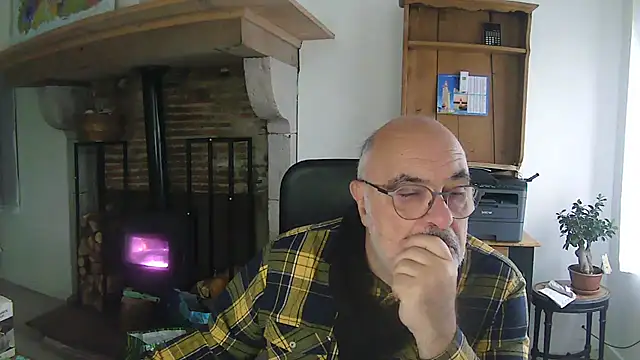 phlox3 online show from December 5, 2025, 2:47 pm