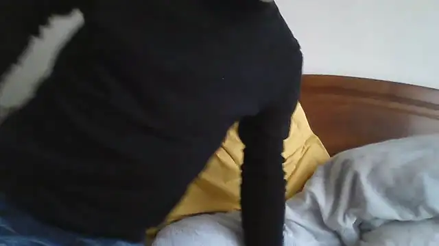 Snapshot of CarlosRocha73 chatting on April 15, 2026, 11:06 am CarlosRocha73 online show from April 15, 2026, 11:06 am