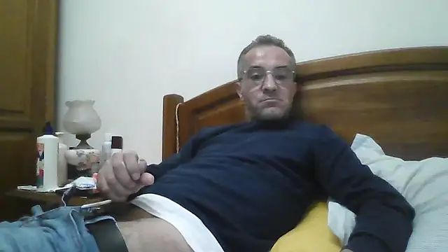 Snapshot of CarlosRocha73 chatting on May 16, 2026, 10:52 pm CarlosRocha73 online show from May 16, 2026, 10:52 pm