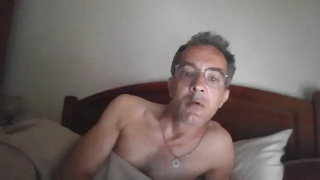 Snapshot of CarlosRocha73 chatting on June 17, 2026, 8:17 am CarlosRocha73 online show from June 17, 2026, 8:17 am