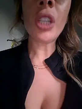 fammefatale1987 online show from November 28, 2025, 3:36 pm